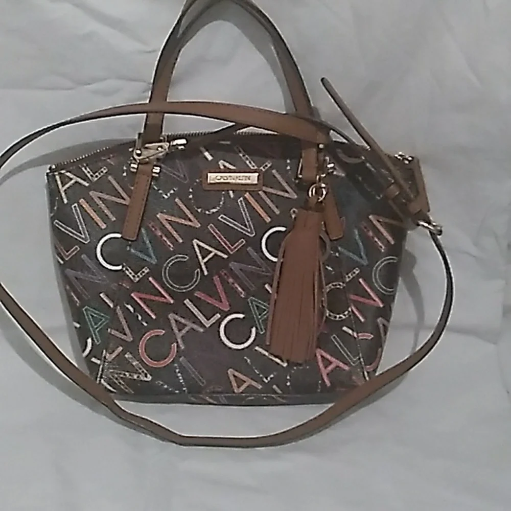 Calvin Klein Bag with Dark Background and Monogram Print (L1) - Picture 2 of 14
